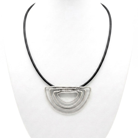 Collar Gargantilla Zamak Plateado & Piel Negra | Unisex | Joyería Osnor