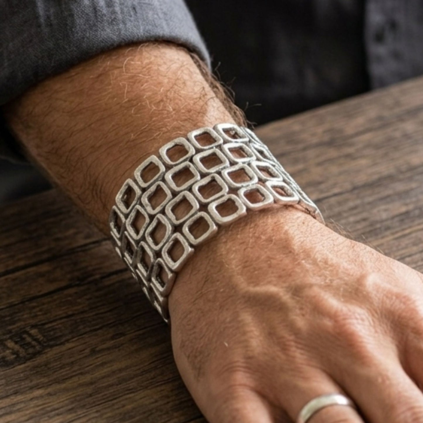 Brazalete Zamak Plateado Unisex | Diseño Exclusivo – Joyería Osnor
