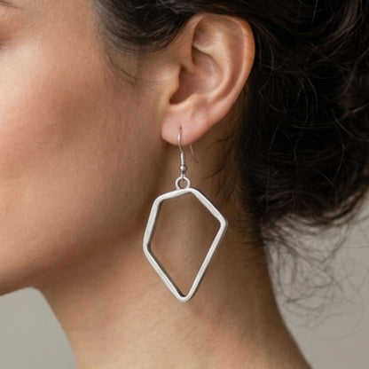Pendientes Geométricos Largos Zamak Plateado | Joyería Osnor