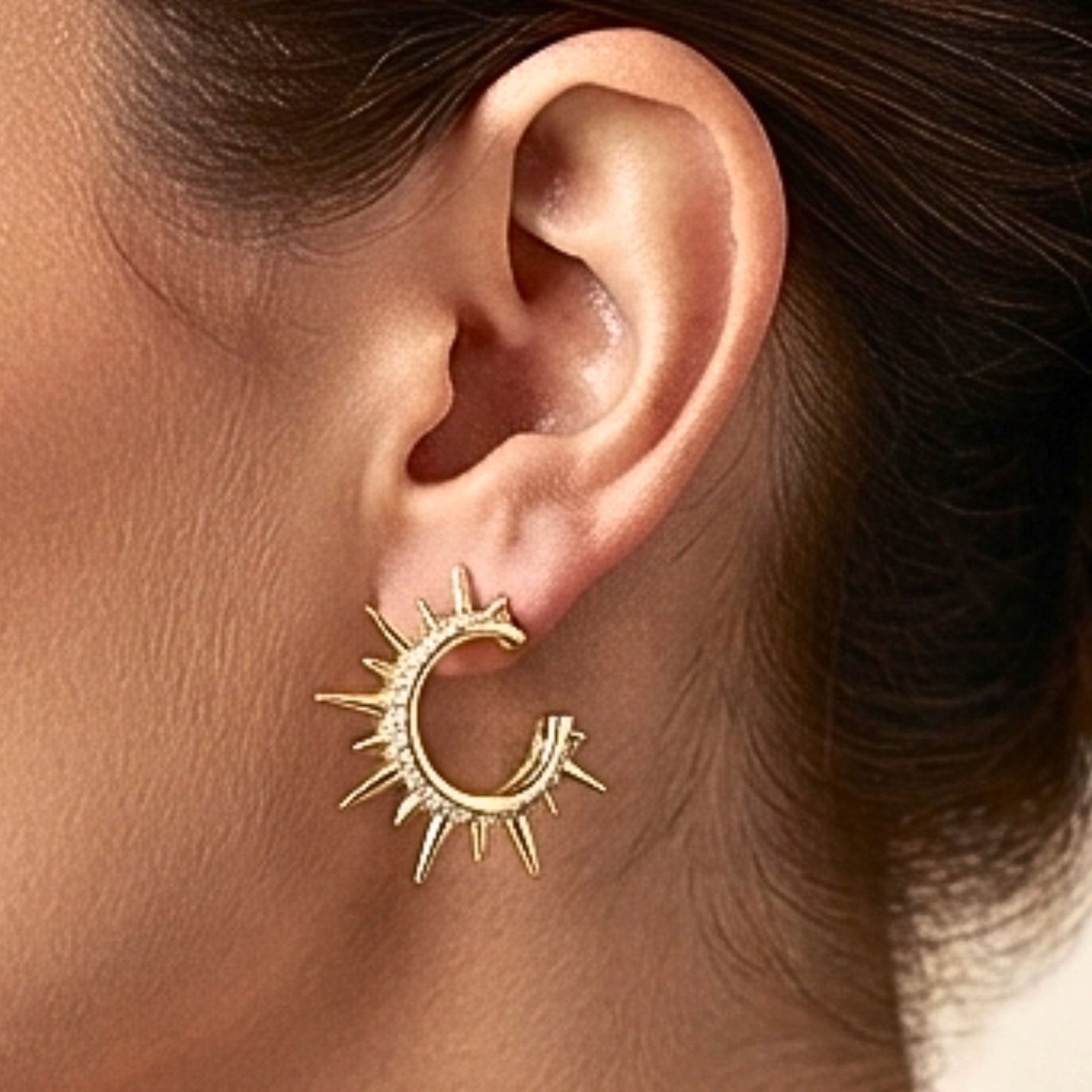 Pendientes Sol Circonitas Dorado Chapado Oro 14K | Joyería Osnor
