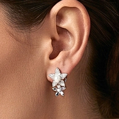 Pendientes Flor Perla y Circonitas Blancas · Acero Inoxidable Plateado