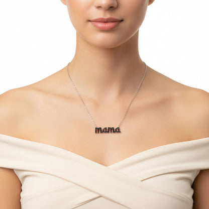 Mujer Luciendo Collar Gargantilla Mamá Plata con Rodio y Circonitas Negras. joyeria osnor