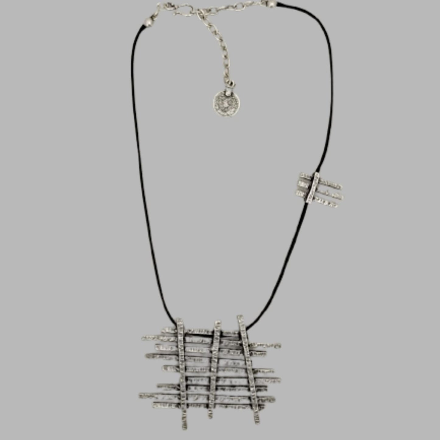 Collar Zamak Geométrico - Diseño Arquitectónico Unisex