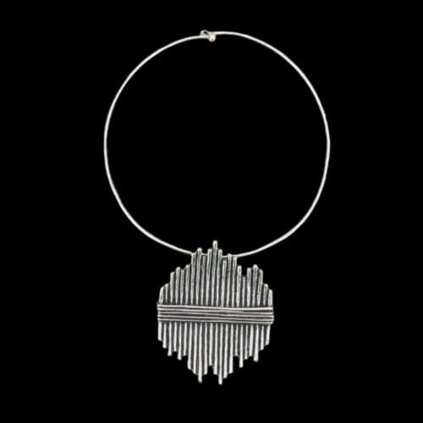 Collar Zamak Arquitectónico - Colgante Varillas Geométrico