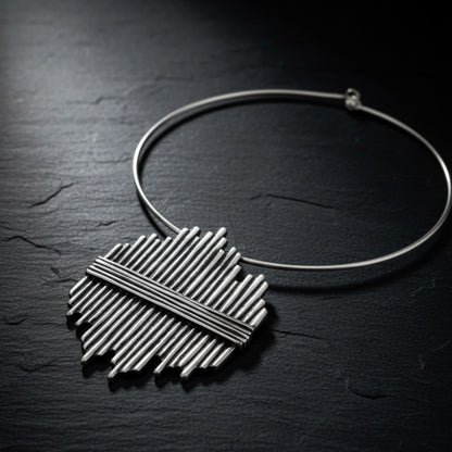 Collar Zamak Arquitectónico - Colgante Varillas Geométrico