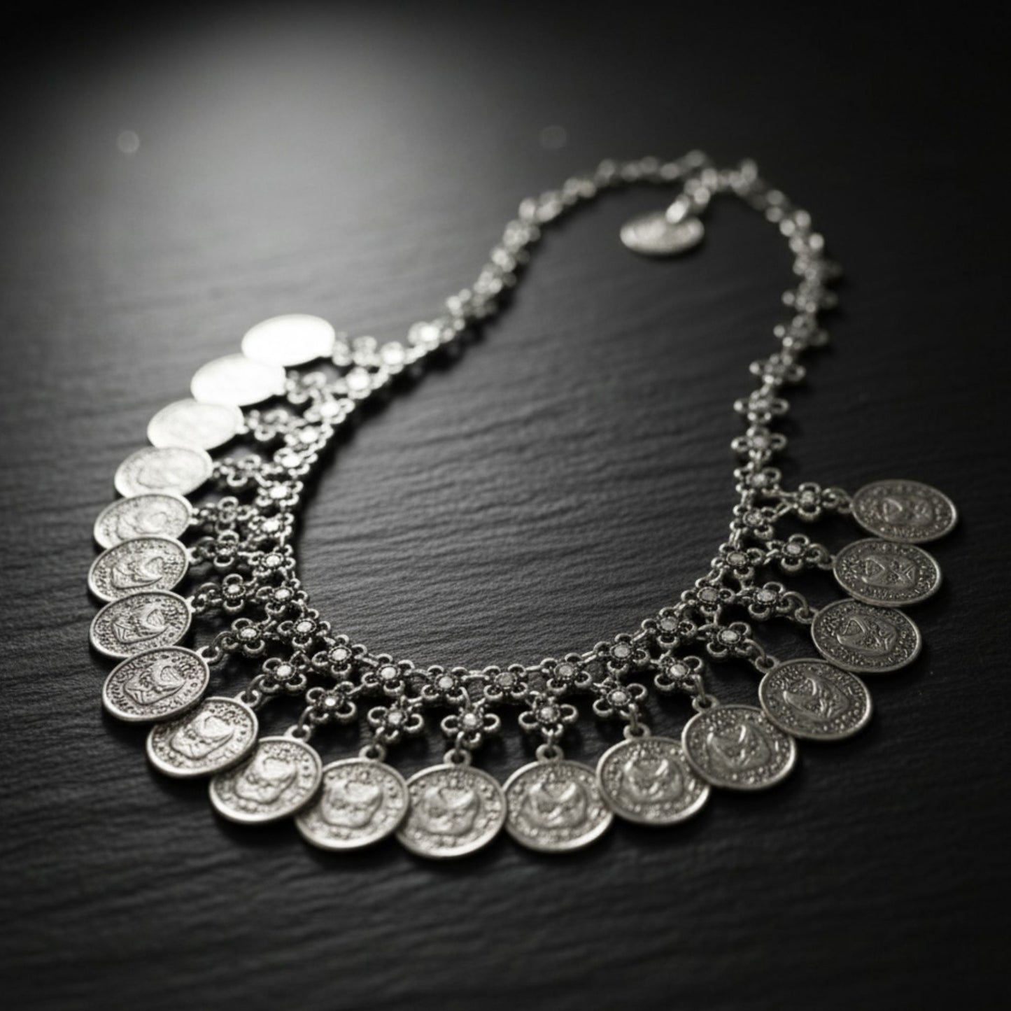 Collar Zamak con monedas vintage