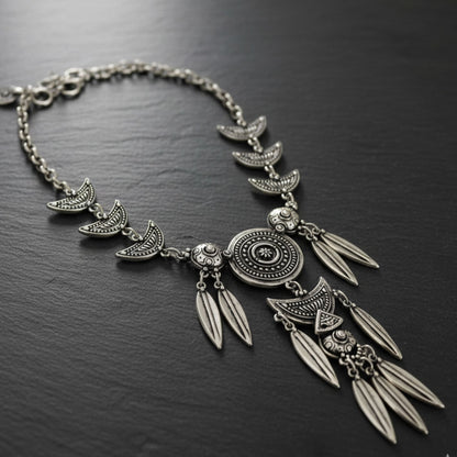 Collar Zamak Tribal Lunas en Cascada