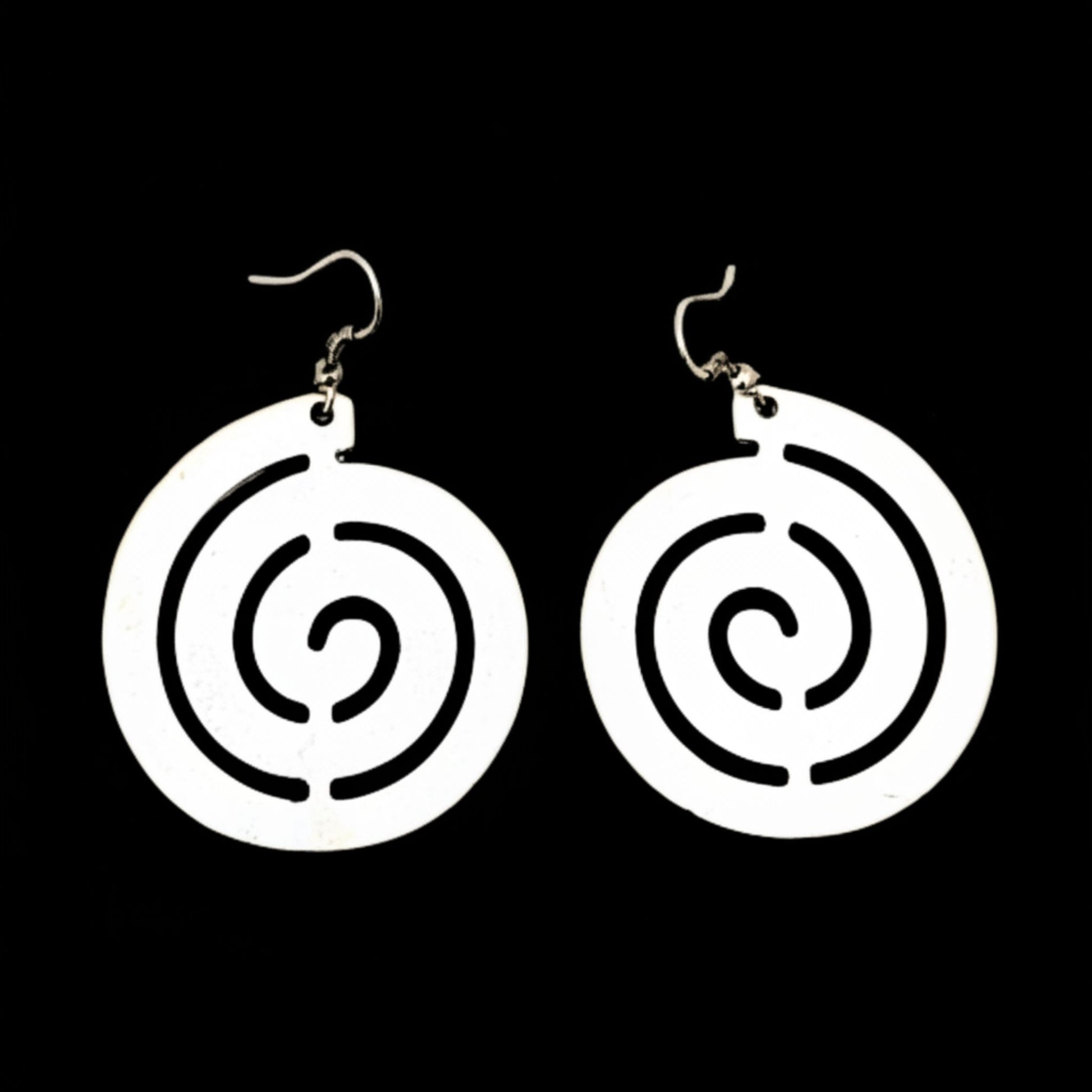 Pendientes Zamak Plateado Disco Circular con Espiral Laberinto Calada.Joyeria Osnor