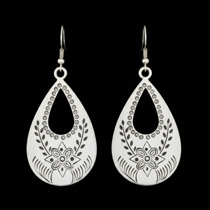 Pendientes Largos Zamak Plateado Gota con Grabado Floral Botánico Cierre Hippie. Joyeria Osnor