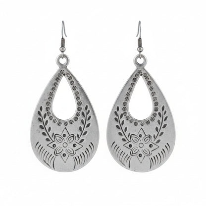 Pendientes Largos Zamak Plateado Gota con Grabado Floral Botánico Cierre Hippie. Joyeria Osnor
