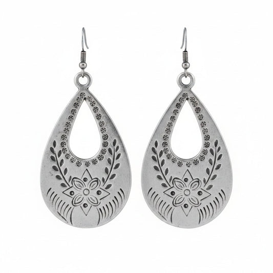 Pendientes Largos Zamak Plateado Gota con Grabado Floral Botánico Cierre Hippie. Joyeria Osnor
