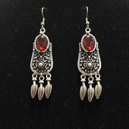 Pendientes étnicos de zamak con piedra roja y flecos - Estilo boho -hipoalergénico- Joyería Osnor
