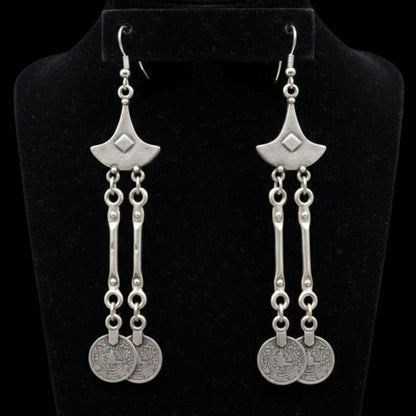 Pendientes largos de zamak con flecos y monedas - Estilo boho hipoalergénicos - Joyería Osnor

