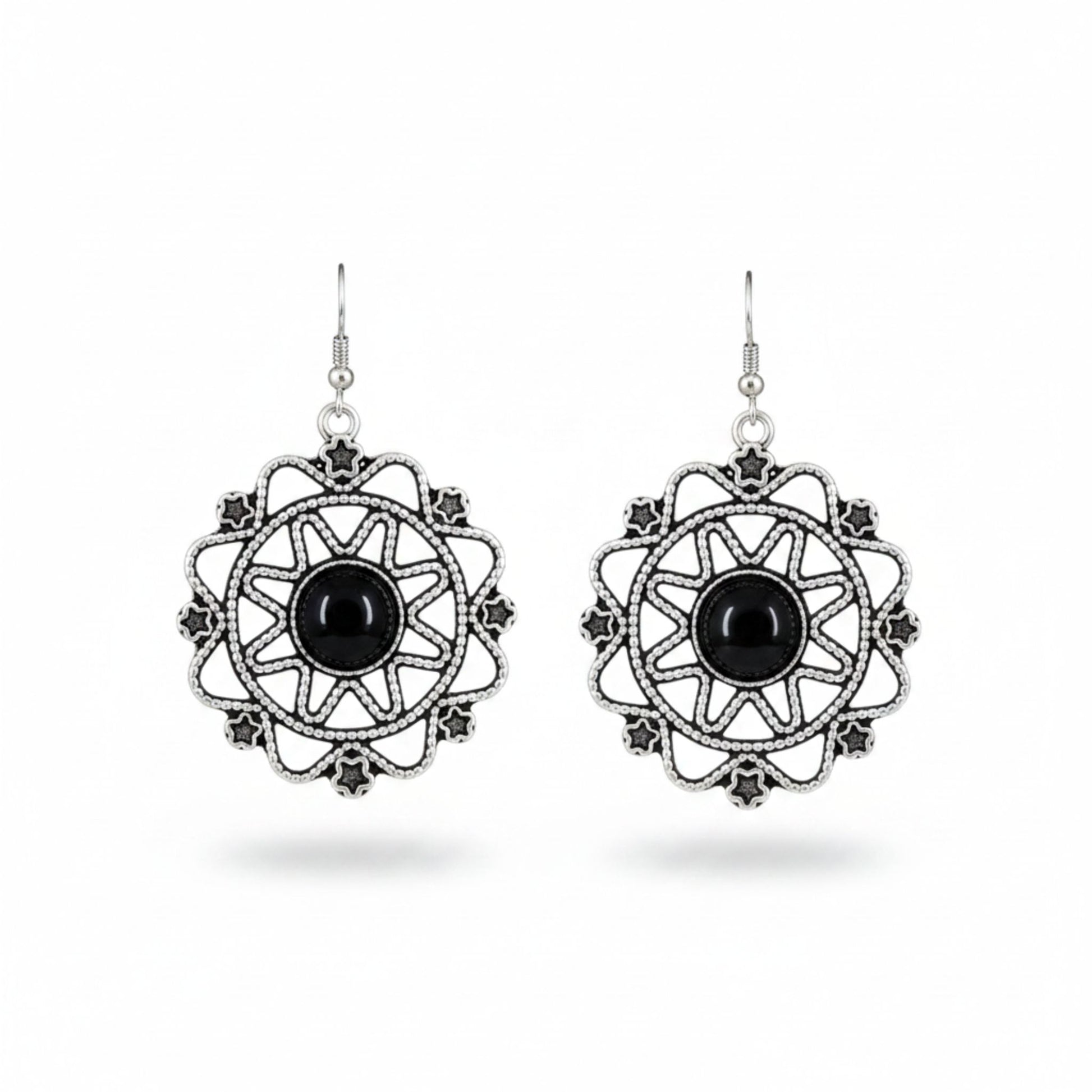 Pendientes de mandala de zamak con piedra negra central - Diseño étnico elegante - Joyería Osnor
