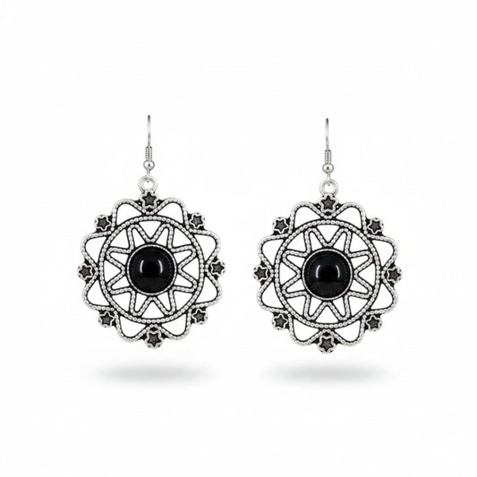 Pendientes de mandala de zamak con piedra negra central - Diseño étnico elegante - Joyería Osnor
