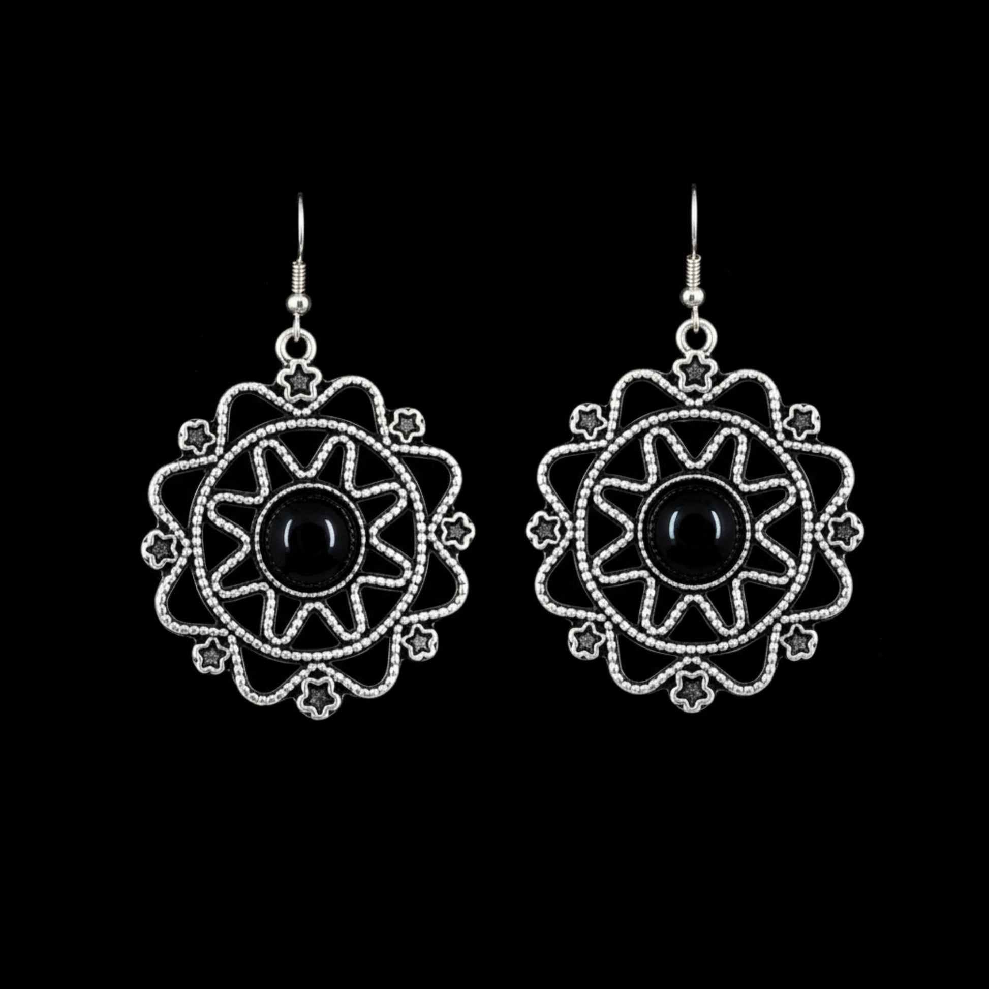 Pendientes de mandala de zamak con piedra negra central - Diseño étnico elegante - Joyería Osnor
