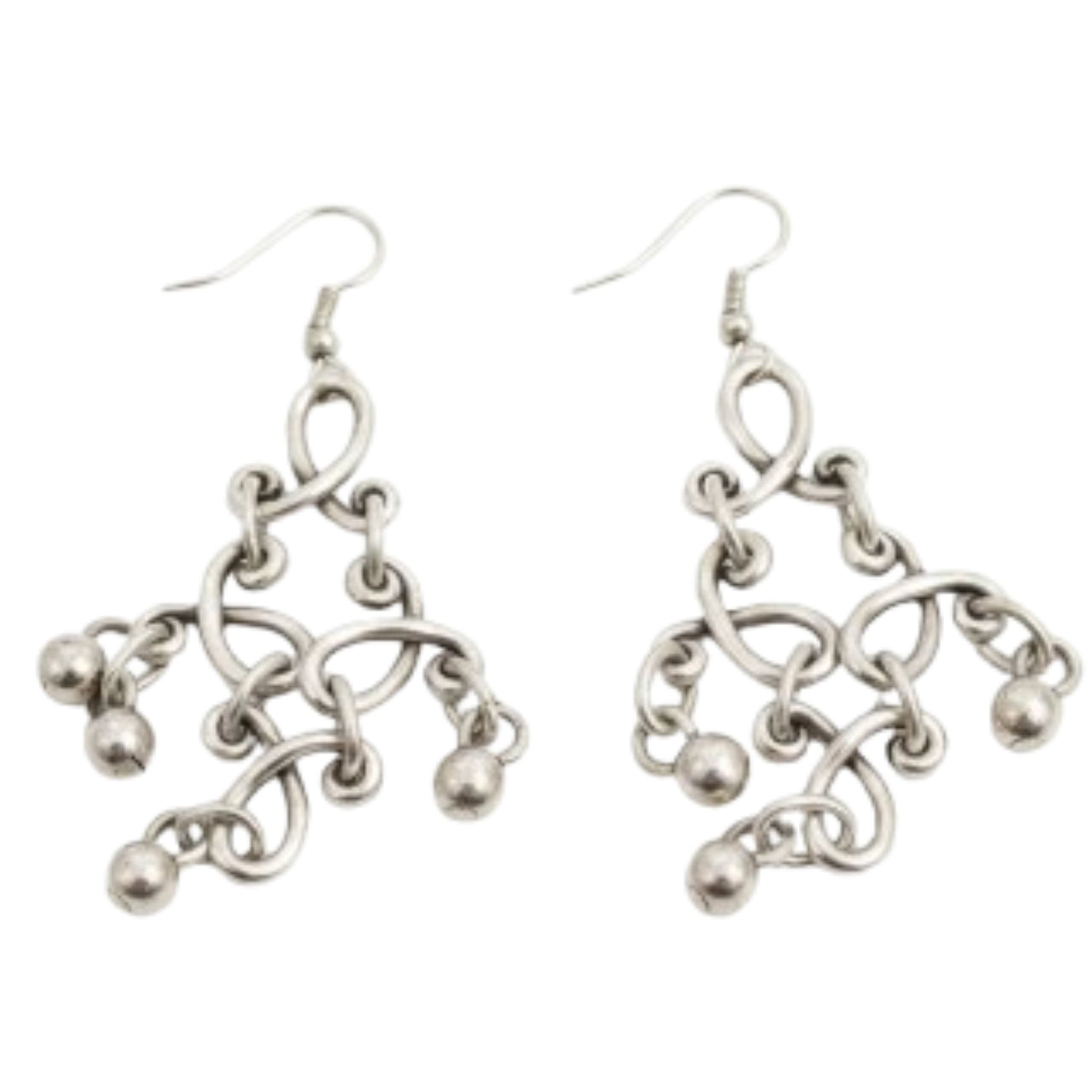 Pendientes de zamak con diseño de arabescos y bolas - Estilo vintage hipoalergénicos - Joyería Osnor
