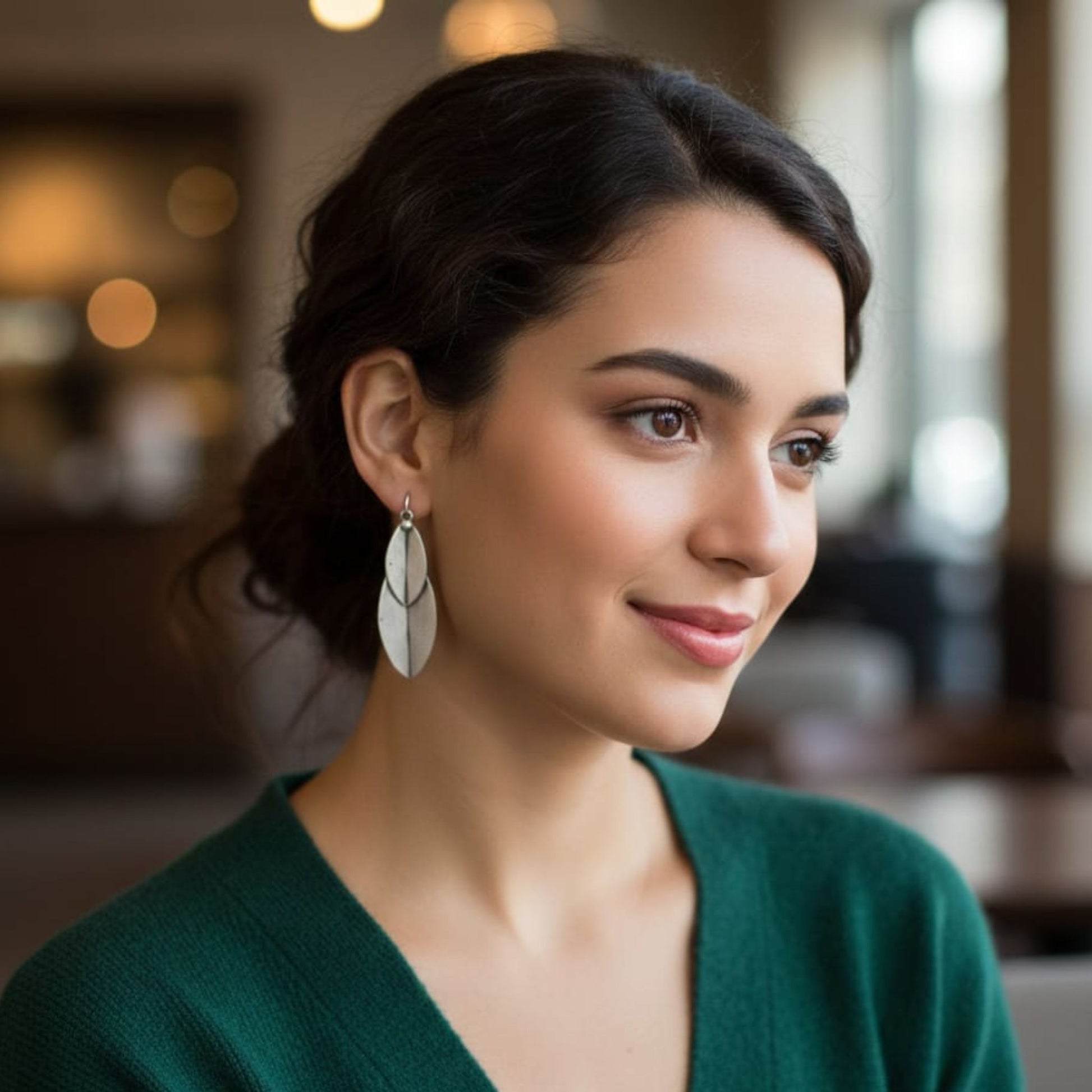 Pendientes de zamak con diseño de hojas y cierre de gancho - Joyería moderna - Joyería Osnor
