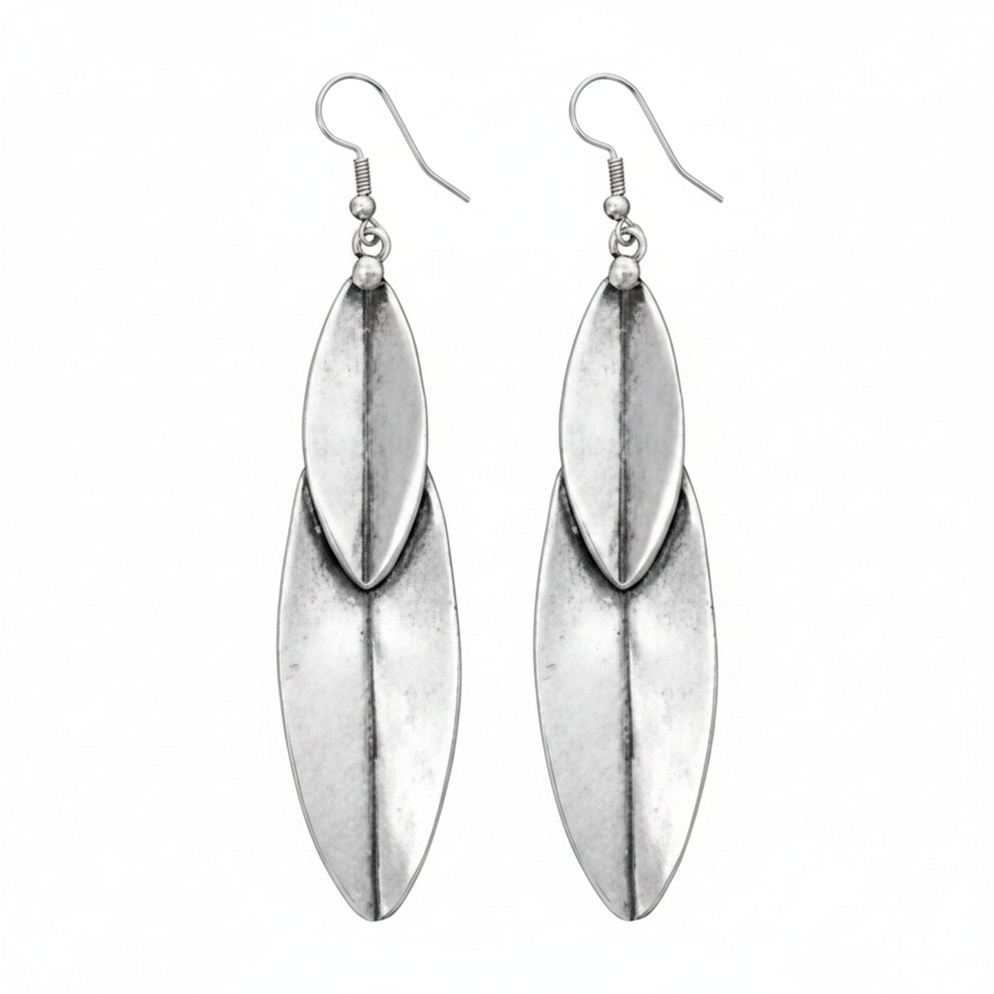 Pendientes de hojas de zamak plateado - Diseño minimalista elegante - Joyería Osnor
