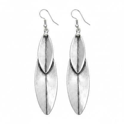 Pendientes de hojas de zamak plateado - Diseño minimalista elegante - Joyería Osnor
