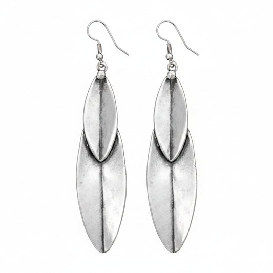 Pendientes de hojas de zamak plateado - Diseño minimalista elegante - Joyería Osnor
