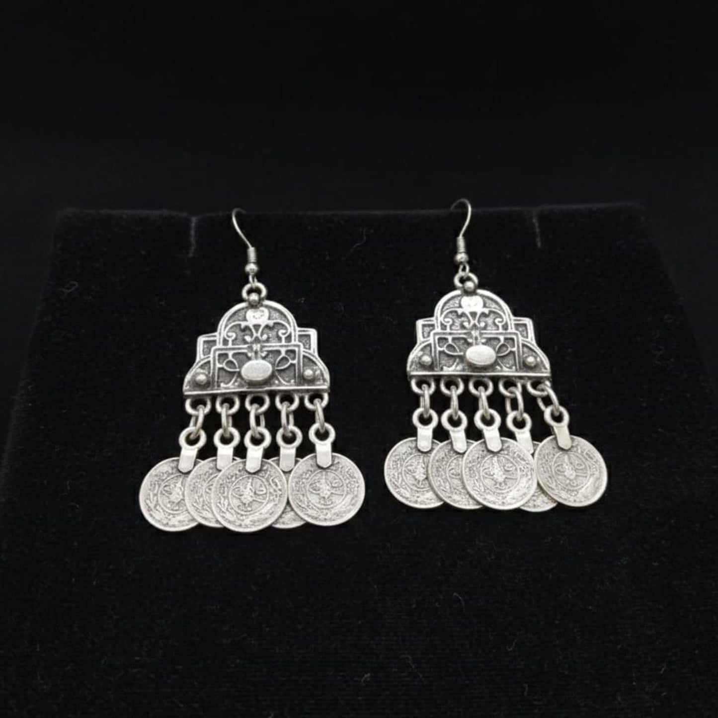Pendientes de zamak con monedas colgantes - Estilo boho étnico - Joyería Osnor
