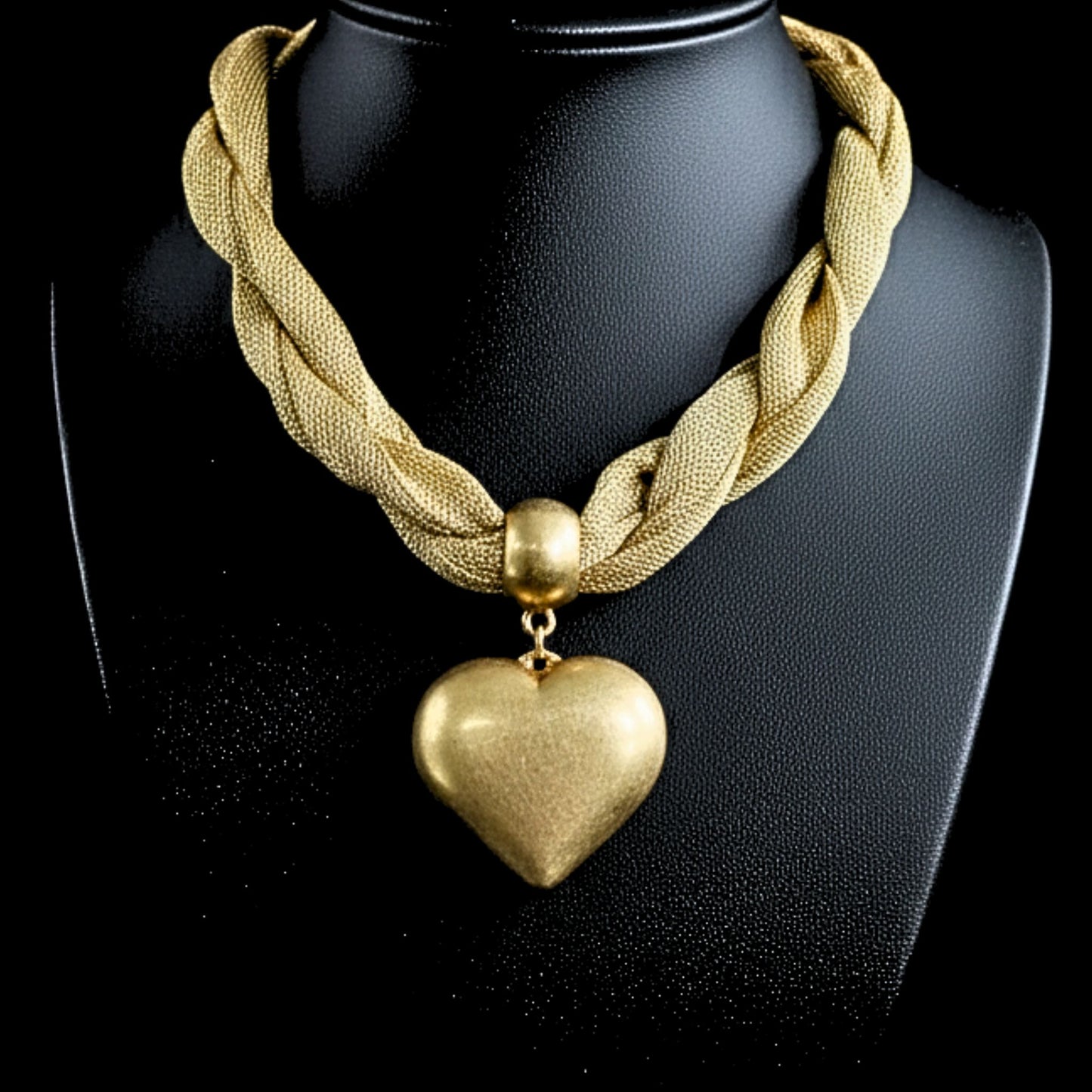 Collar Gargantilla Trenzada Dorada con Colgante Corazón