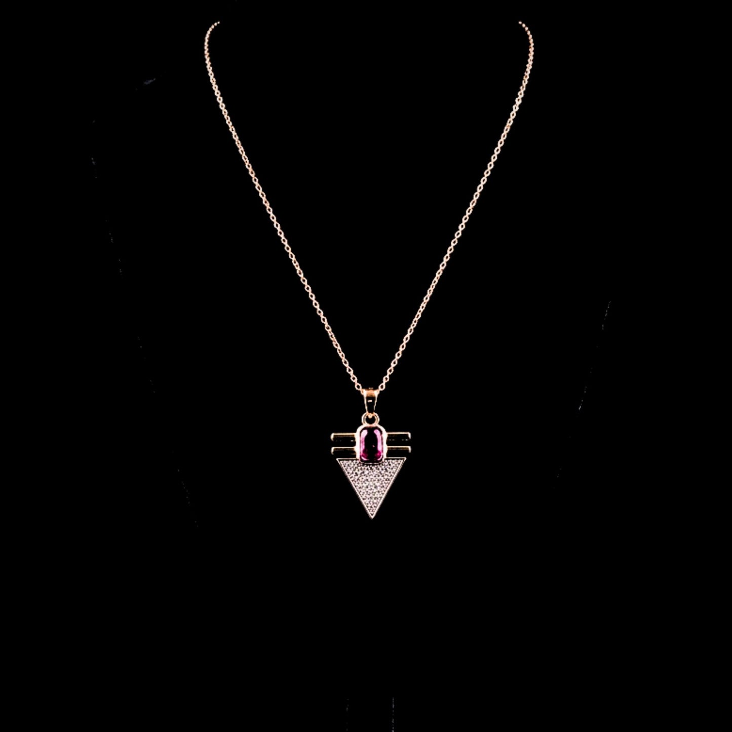 Collar Triángulo Acero Chapado Oro 14K con Circonita Roja y Blancas