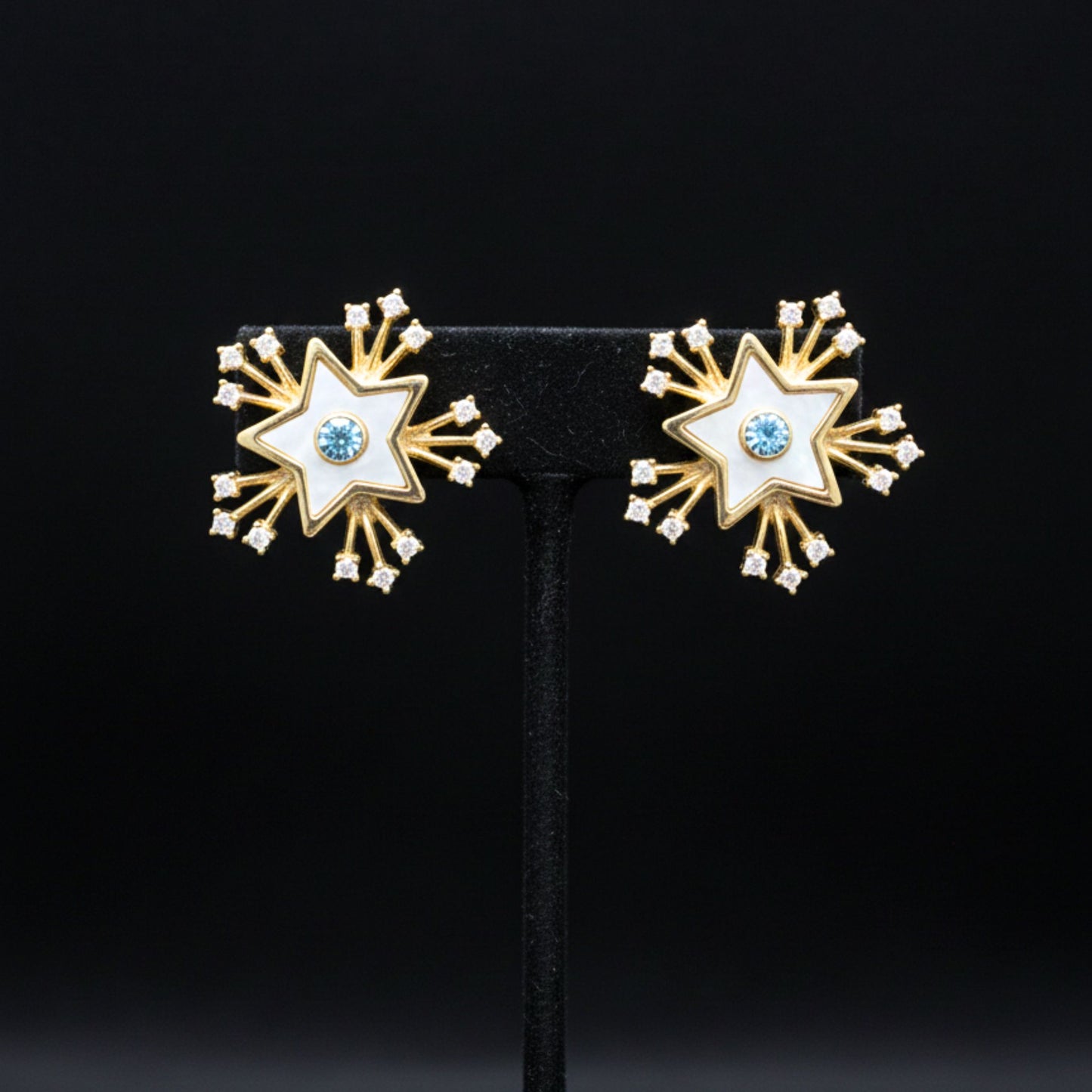 Pendientes Estrella Acero Chapados Dorados con Nácar y Circonitas | Lujo & Glamour