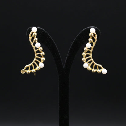 Pendientes Ear Cuff Dorado Calado con Perlas | Acero Chapado Oro 14K