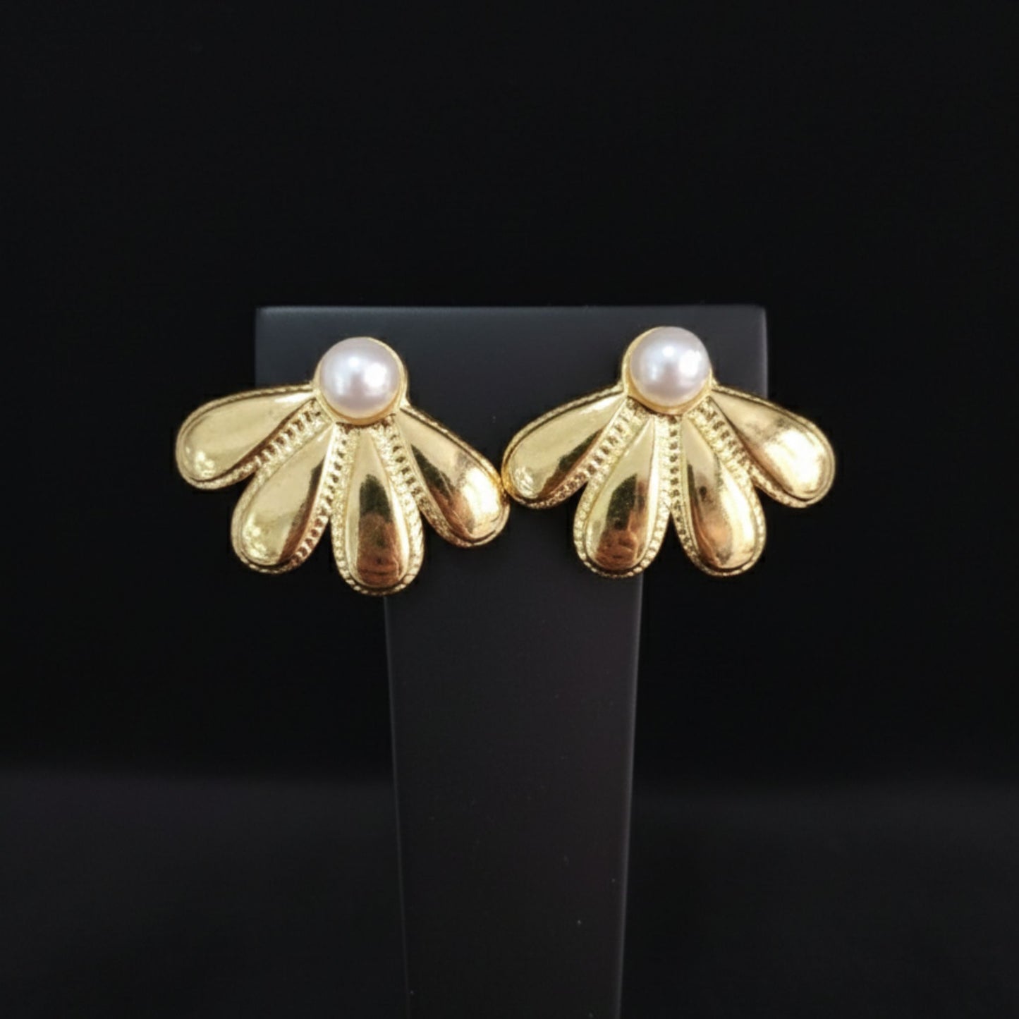 Pendientes Abanico Dorado con Perla | Acero Chapado Oro 14K