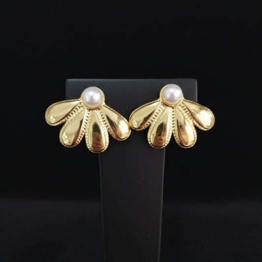 Pendientes Abanico Dorado con Perla | Acero Chapado Oro 14K