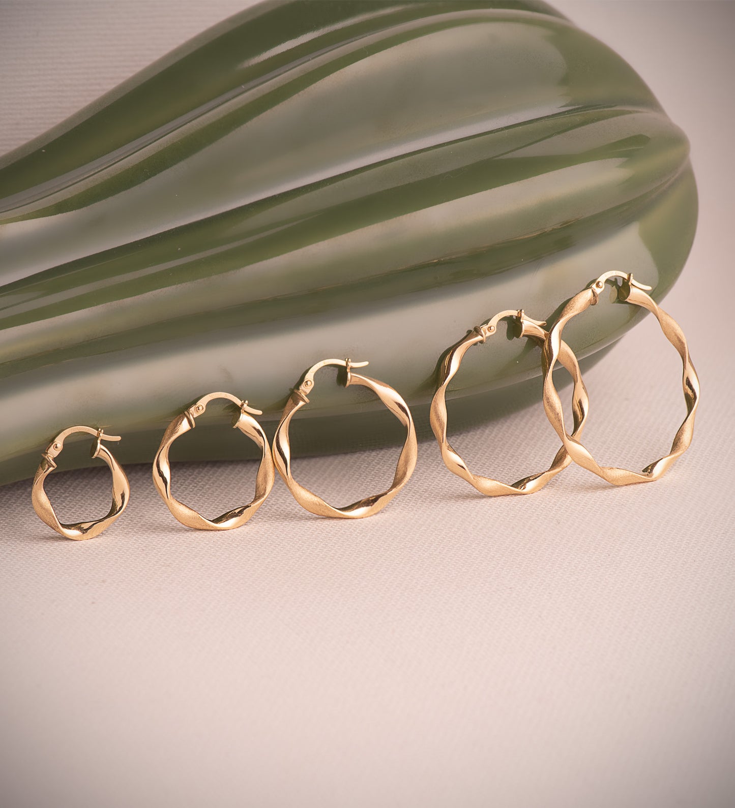 18K AROS ORO AMARILLO HUECOS RETORCIDOS MATE Y BRILLO 24 MM. GROSOR: 3 MM