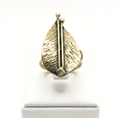 Anillo Sortija de bronce dorado envejecido vintage volumen arte escultura artesanía mujer único exclusivo hoja diseño joyería osnor moda moderno elegante boda fiesta fashion glamour lujo 