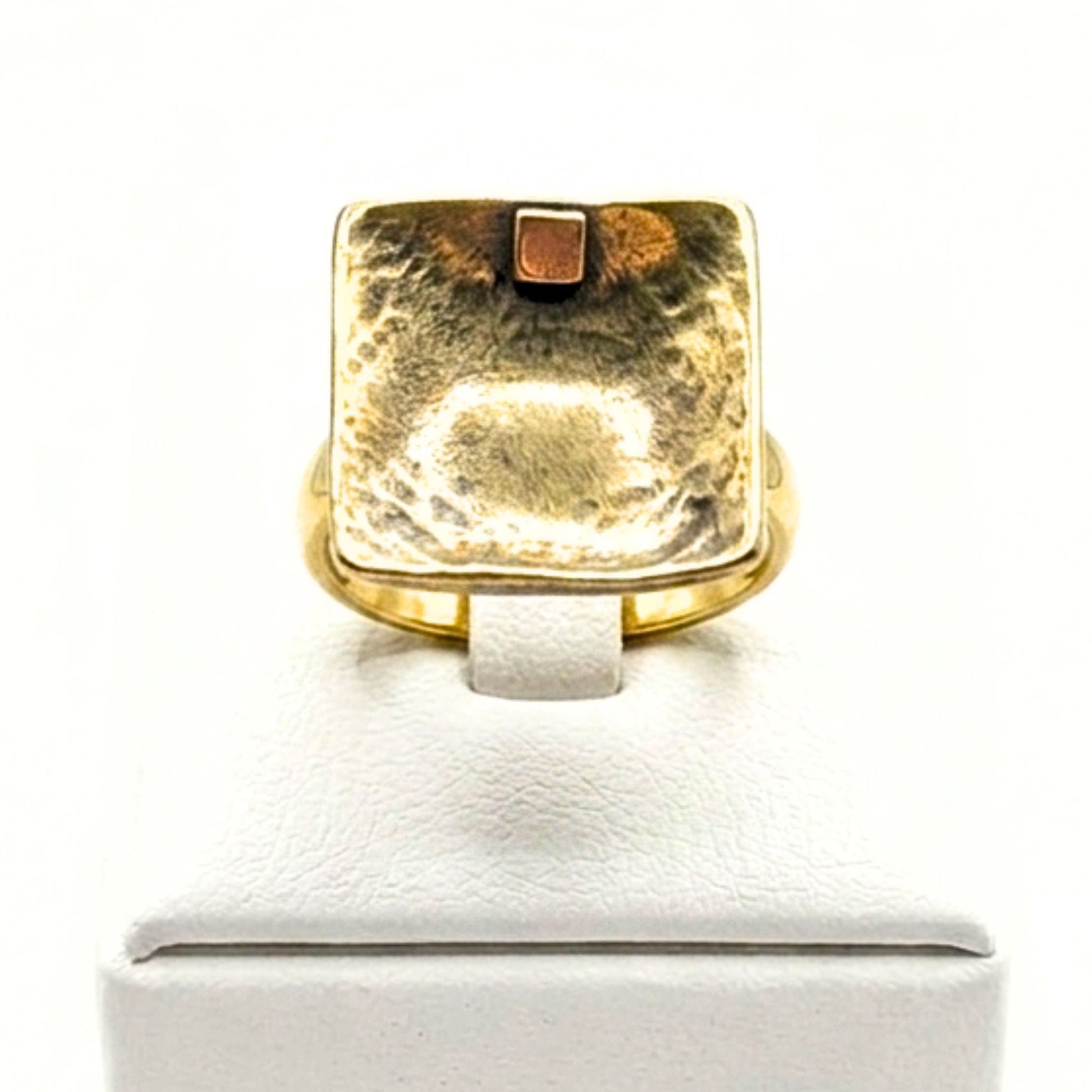 Anillo Sortija mujer de bronce dorado envejecido vintage volumen diseño joyería osnor moda moderno elegante 