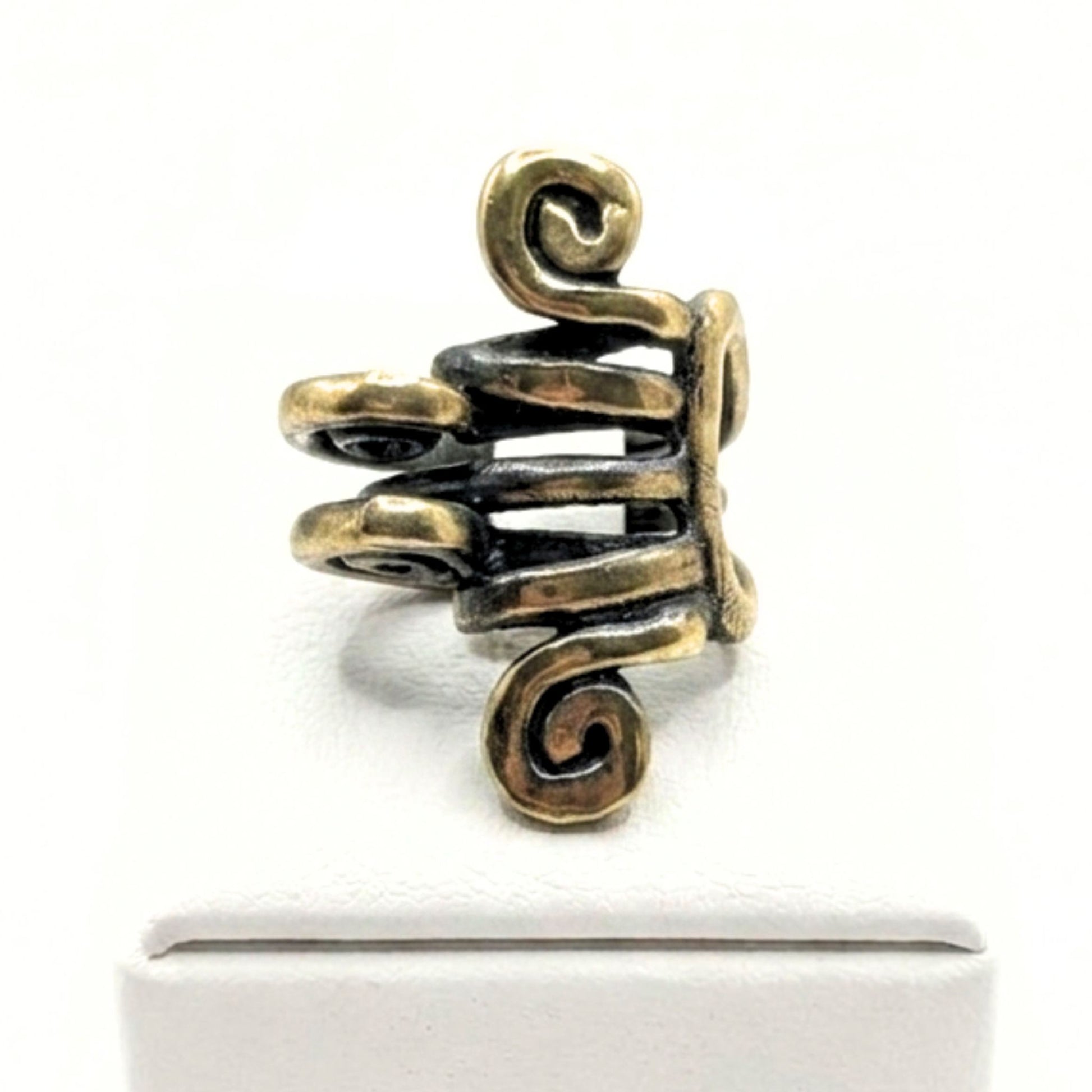 Anillo Sortija mujer de bronce dorado envejecido vintage volumen diseño joyería osnor moda moderno elegante 