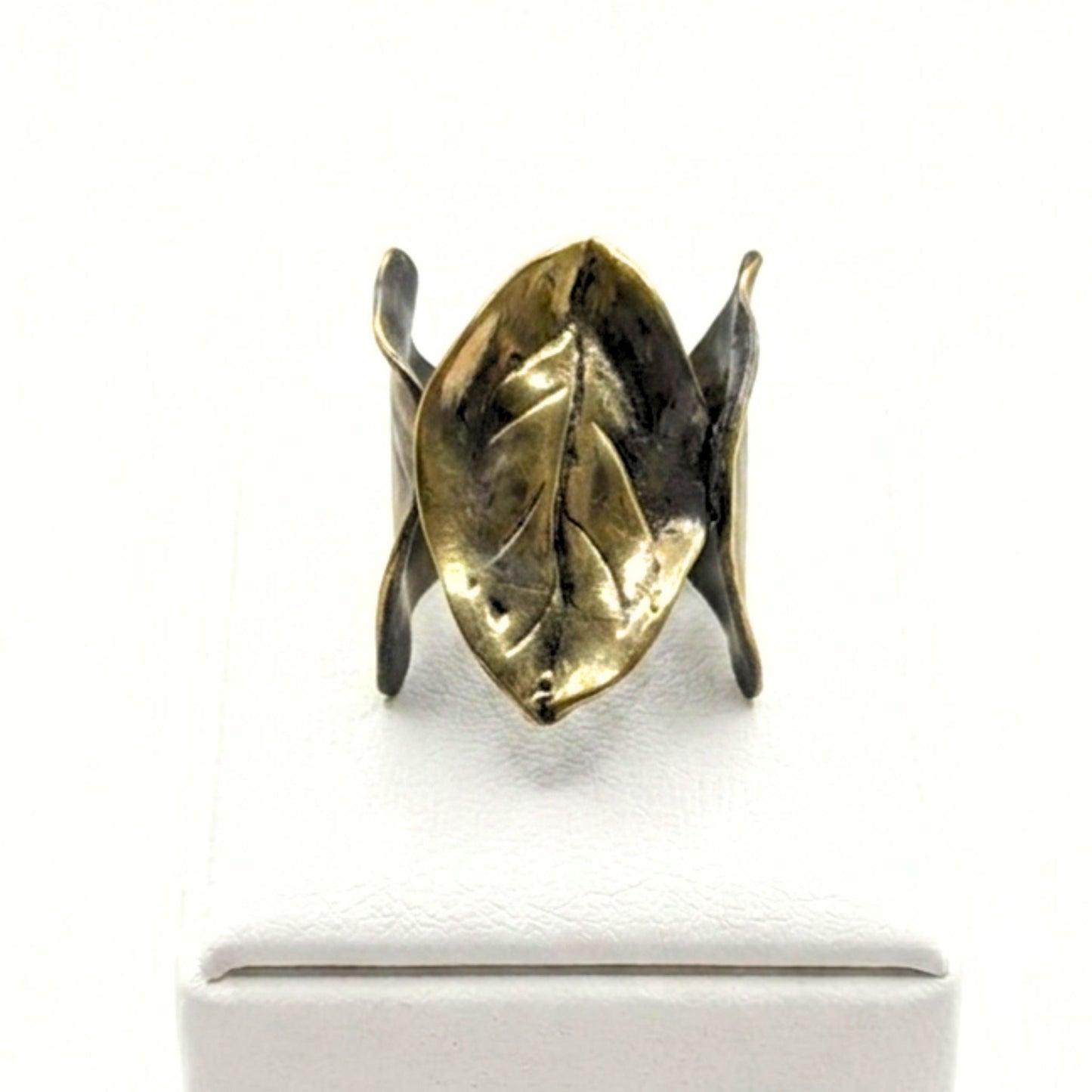 Anillo Sortija mujer de bronce dorado envejecido vintage volumen arte escultura artesanía mujer único exclusivo diseño joyería osnor moda moderno elegante 
