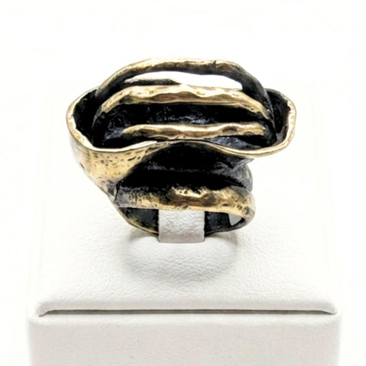 Anillo bronce dorado envejecido vintage volumen arte escultura artesanía exclusivo único mujer diseño joyería osnor moda moderno elegante 