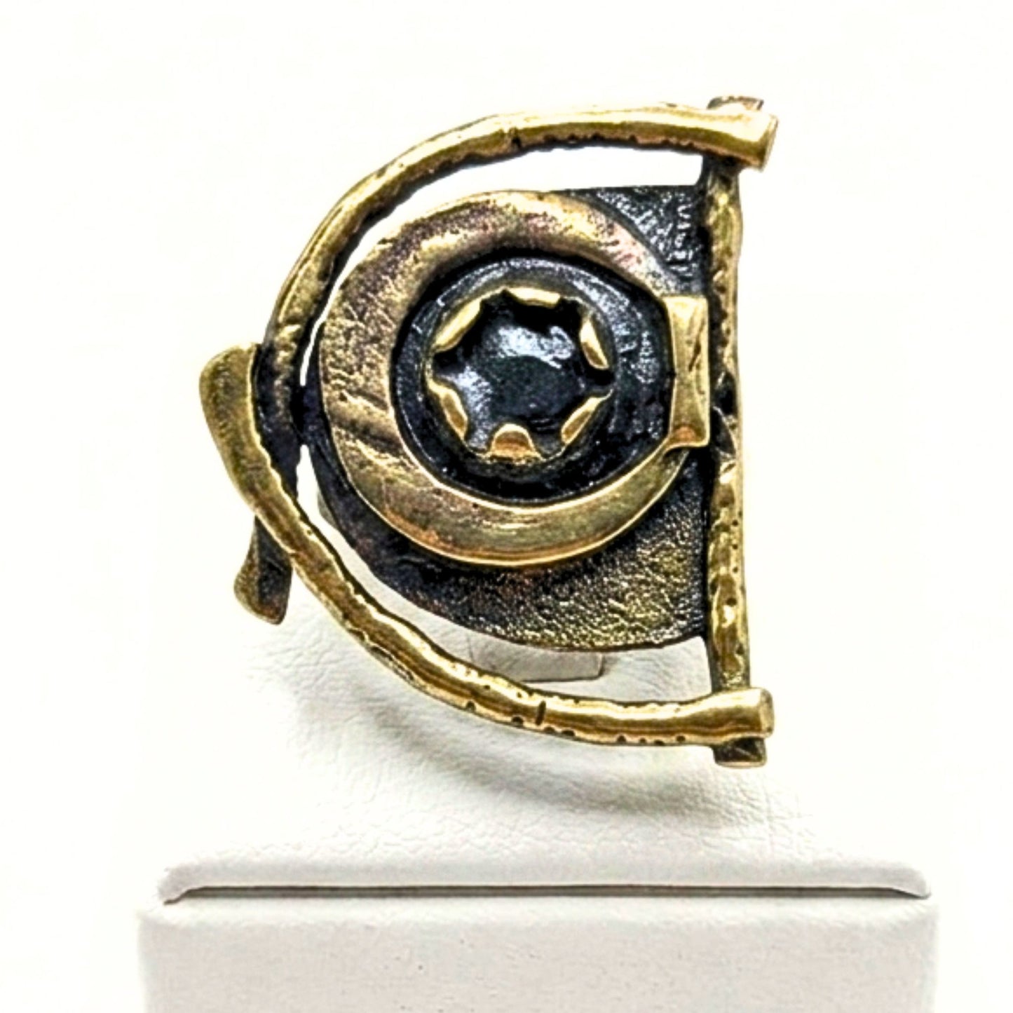 Anillo Sortija mujer de bronce dorado envejecido vintage volumen arte escultura artesanía exclusivo único diseño joyería osnor moda moderno elegante 