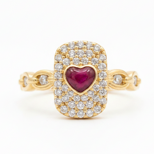 Anillo con rubí corazón sobre fondo blanco