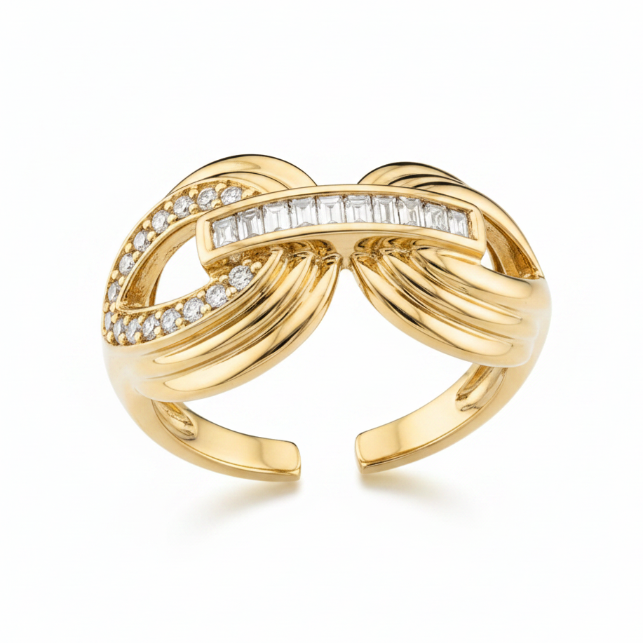 Anillo dorado fondo blanco