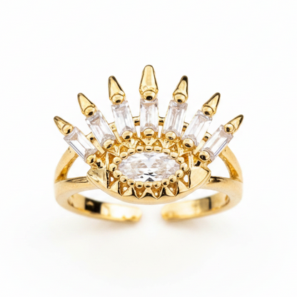 Anillo dorado fondo blanco
