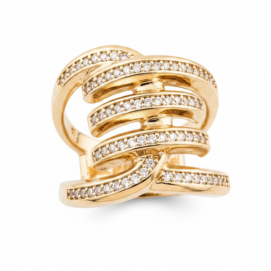 Anillo dorado fondo blanco