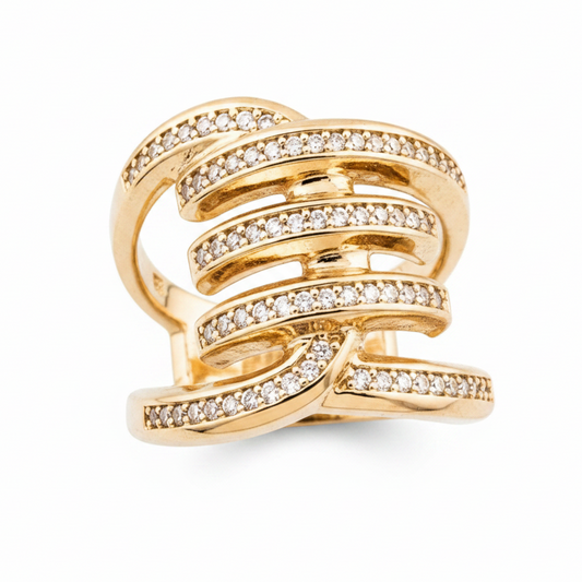 Anillo dorado fondo blanco