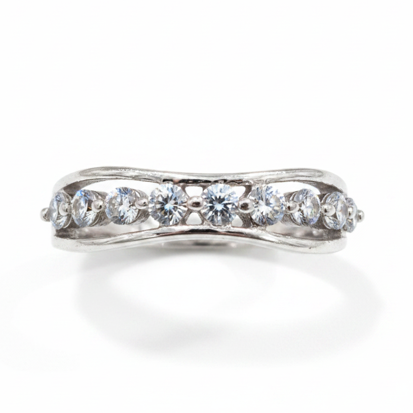 Anillo fondo blanco