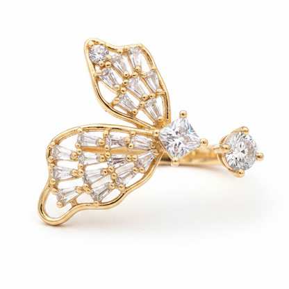 Anillo mariposa fondo blanco
