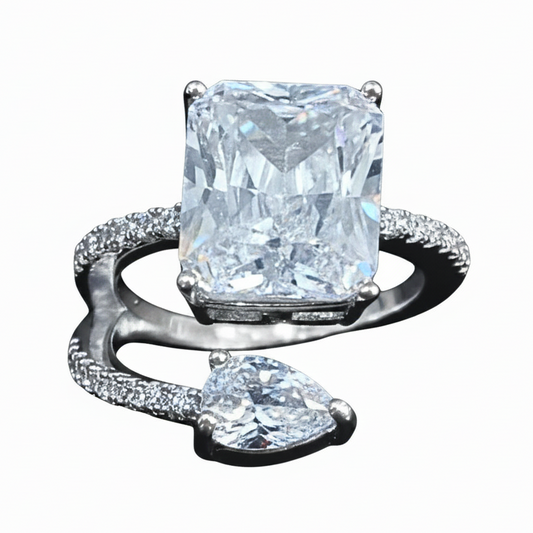 Anillo plateado más claro