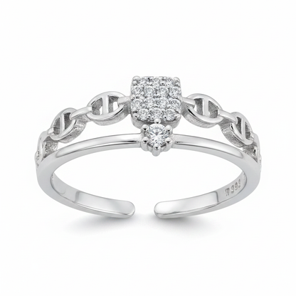 Anillo sobre fondo blanco