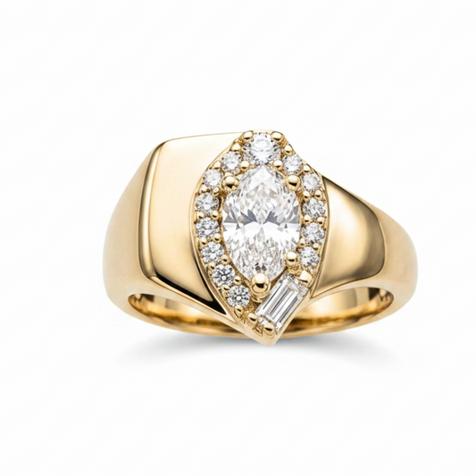 Anillo sobre fondo blanco