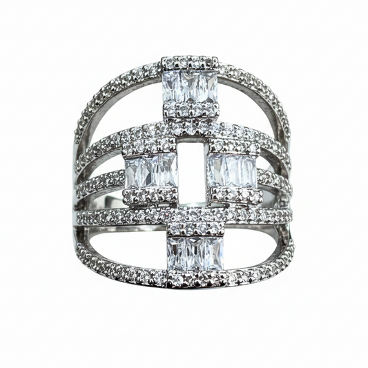 Anillo sobre fondo blanco